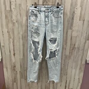 American Eagle Light Wash Destroyed Strigid Mom Jeans High Rise Womens  2 Short